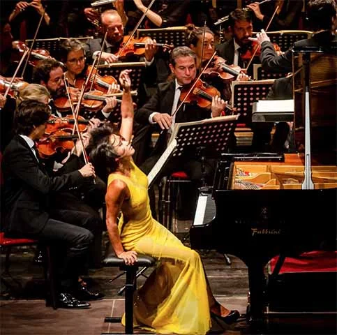 Um dos grandes nomes da música clássica atual, sendo apontada como uma das maiores pianistas do século 21, Wang, 38, irá se apresentar ao lado da Mahler Chamber Orchestra. 
