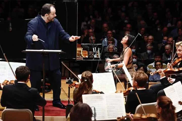 As apresentações trazem no repertório “Concerto para Piano e Orquestra nº 2”, do franco-polonês Frédéric Chopin, e “Concerto para Piano e Orquestra nº1”, do russo Piotr Ilich Tchaikovski. 
