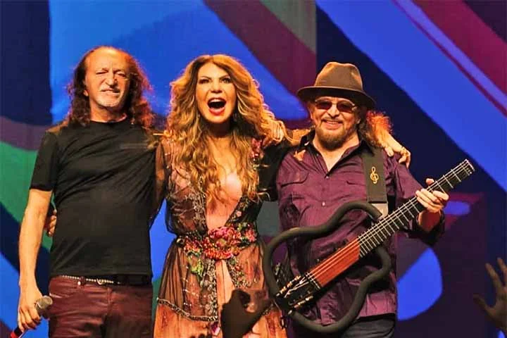 No ano seguinte, o pernambucano partiu para o Rio de Janeiro ao lado de Geraldo Azevedo, seu amigo que também se tornaria um músico nordestino célebre em todo o território nacional. 
