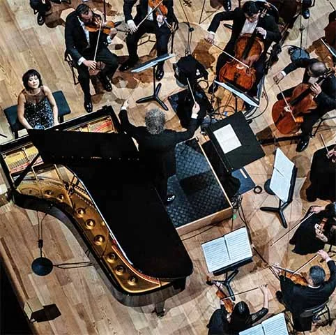 No ano seguinte, foi para o Curtis Institute of Music, na Filadélfia, nos Estados Unidos, onde permaneceu por cinco anos e se graduou em 2008. 
