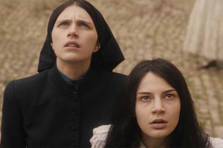 Ela integrou o elenco de “A Primeira Profecia”, um prelúdio (história que antecede a original) do clássico do cinema de terror “A Profecia”.
