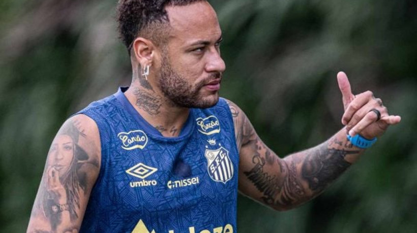 Jogador já estava afastado desde quinta-feira, quando apresentou os primeiros sintomas e vive indefinição junto ao Peixe