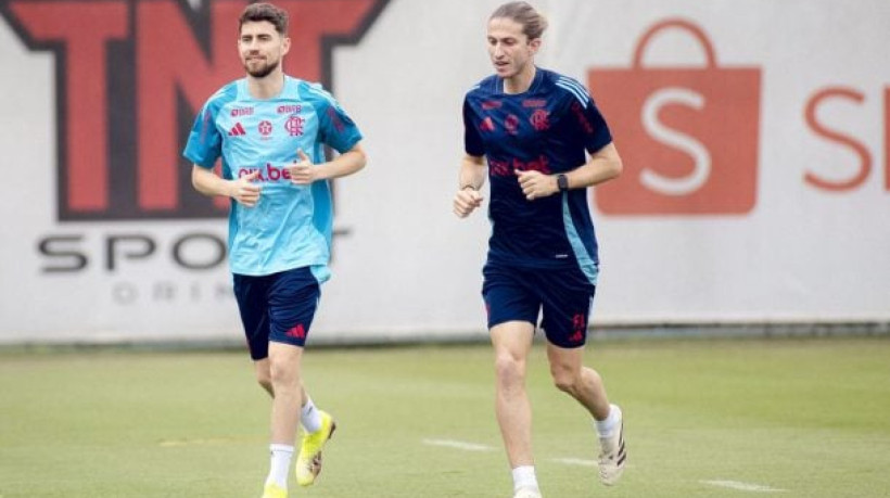 Com tatuagem de taça no braço, jogador disse que combina com estilo de Filipe Luís e acredita no sucesso com a camisa 21 