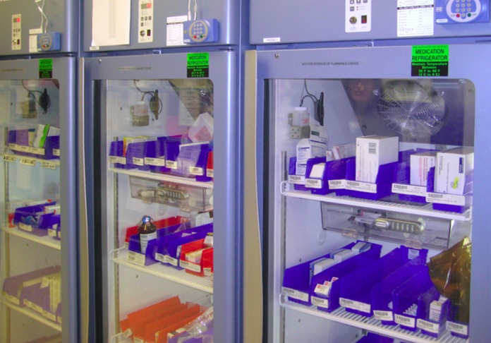 A minigeladeira ajuda a manter vacinas e medicamentos refrigerados, além de órgãos para transplante durante o transporte e uso em hospitais.