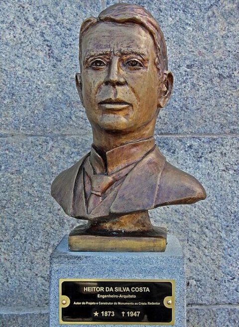 A concepção da estátua foi realizada pelo engenheiro Heitor da Silva Costa e o desenho final da face de Cristo foi feito pelo escultor francês Paul Landowski. 