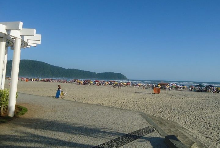 Uma iniciativa da marca Havaianas despertou a curiosidade dos banhistas que passaram recentemente pela praia de Boqueirão, em Praia Grande (SP).
