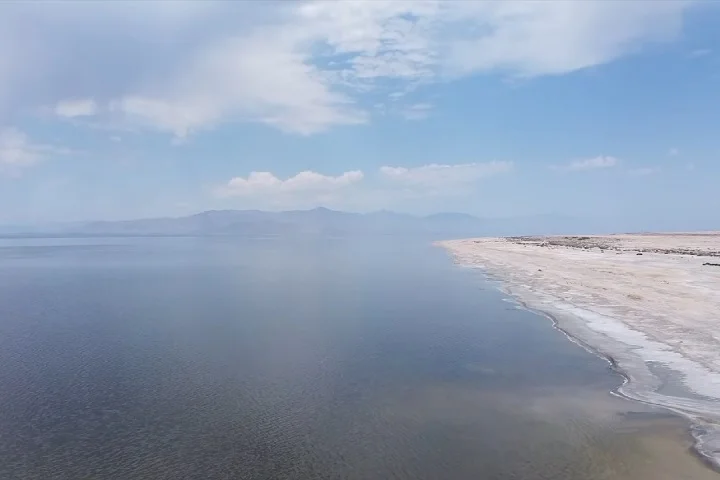 O maior lago da Califórnia (EUA) tem passado por uma das situações mais críticas desde seu surgimento, em 1905.