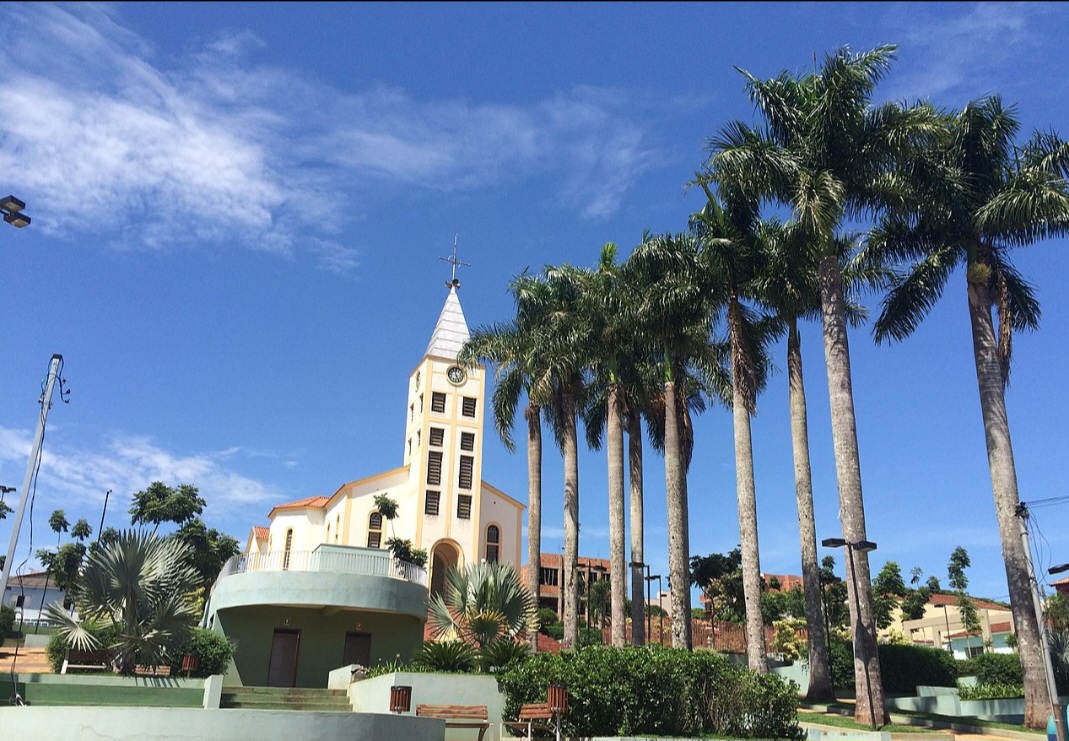  Juruaia (MG) – Capital Mineira da Lingerie - Outra cidade poderosa na fabricação de lingerie, tem cerca de 200 confecções que fornecem peças no atacado e no varejo. Mais de 5.000 pessoas trabalham no segmento de forma direta e indireta. 