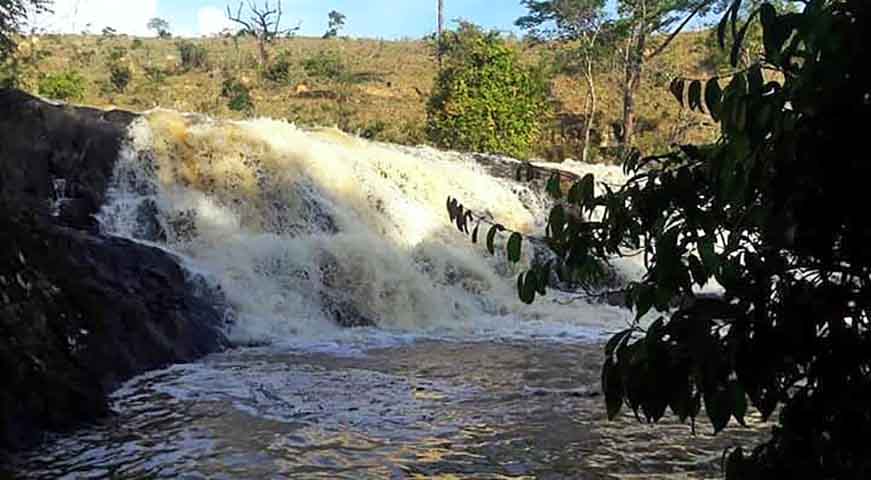 Especialmente em épocas mais quentes, quando as fontes naturais se tornam ainda mais procuradas. A cultura local valoriza esse recurso com orgulho: a água não é apenas um produto, mas um símbolo de identidade.