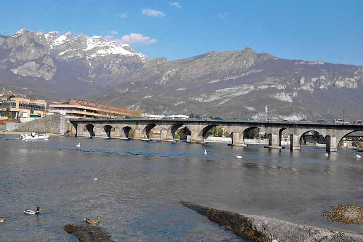 Glori amparou sua conclusão em um código numérico. A dezena 72 em um dos arcos da ponte seria uma referência a uma cheia do rio Trebbia que quase destruiu a construção em 1472. 
