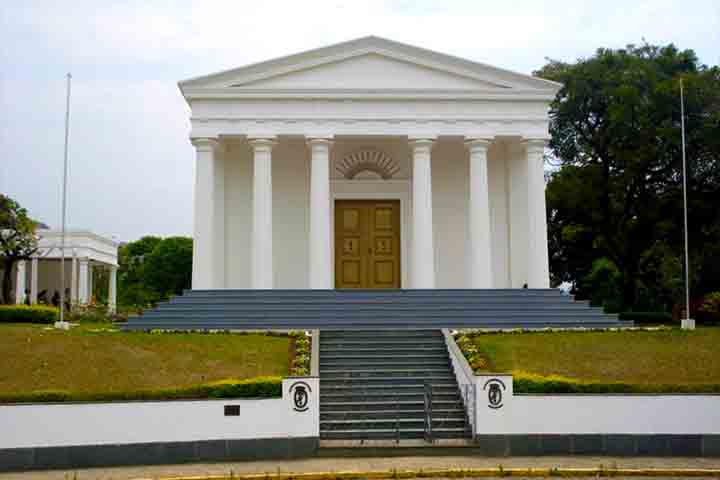 Inaugurado em 1949, o Templo da Eubiose, em São Lourenço, foi construído em estilo grego para simbolizar a paz universal. Afinal, a Sociedade Brasileira de Eubiose, fundada em 1924, promove o desenvolvimento físico, emocional e mental.