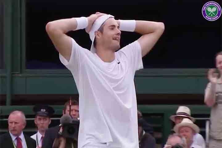 “Quando paramos no segundo dia, pensei que estava sonhando. Eu parecia estar delirando”, declarou o norte-americano ao site oficial de Wimbledon, tentando traduzir em palavras a sensação de cansaço em quadra. 
