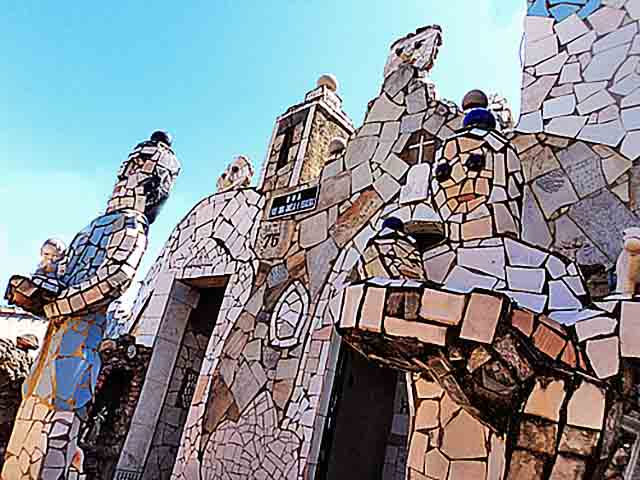 A caminhada de 33 km começa na Praça João Lage, em São Lourenço, e segue até Baependi, passando por Soledade de Minas e Caxambu. A peregrinação é marcada por uma conexão profunda com a capela de Nhá Chica, onde ela realizava orações e bençãos.