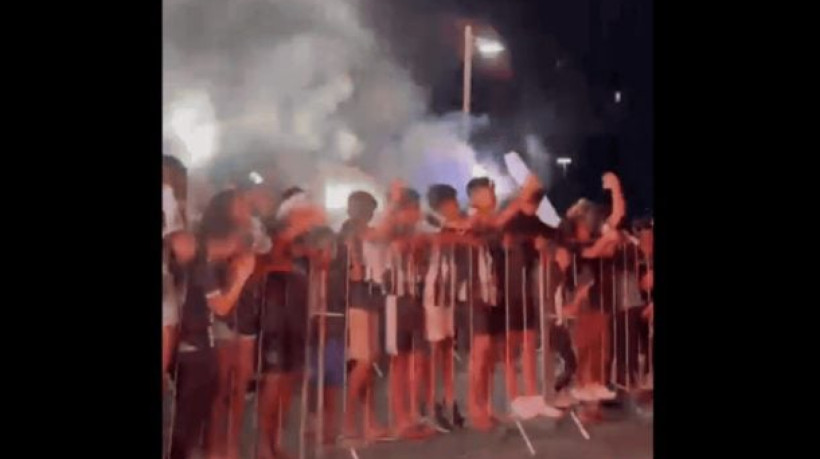 Técnico Renato Paiva e Igor Jesus, prestes a deixar o Glorioso, foram bastante festejados pela galera que compareceu para o Aerofogo no Galeão