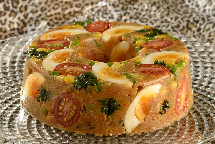 O sonho de muitas pessoas é viajar pelo mundo e conhecer culturas, idiomas, paisagens e culinárias diferentes. Um bom viajante costuma conferir as avaliações antes decidir seu destino ou qual refeição pedir em um restaurante. Diante disso, o TasteAtlas divulgou quais são os dez pratos brasileiros com as piores avaliações da plataforma de gastronomia.