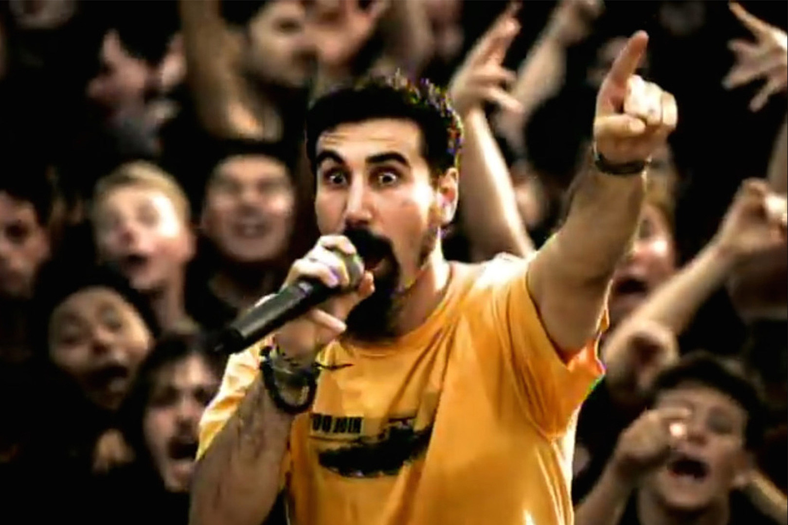 Chop Suey! recebeu elogios da crítica e se tornou um dos maiores sucessos da banda, contribuindo para a popularidade duradoura do System of a Down.