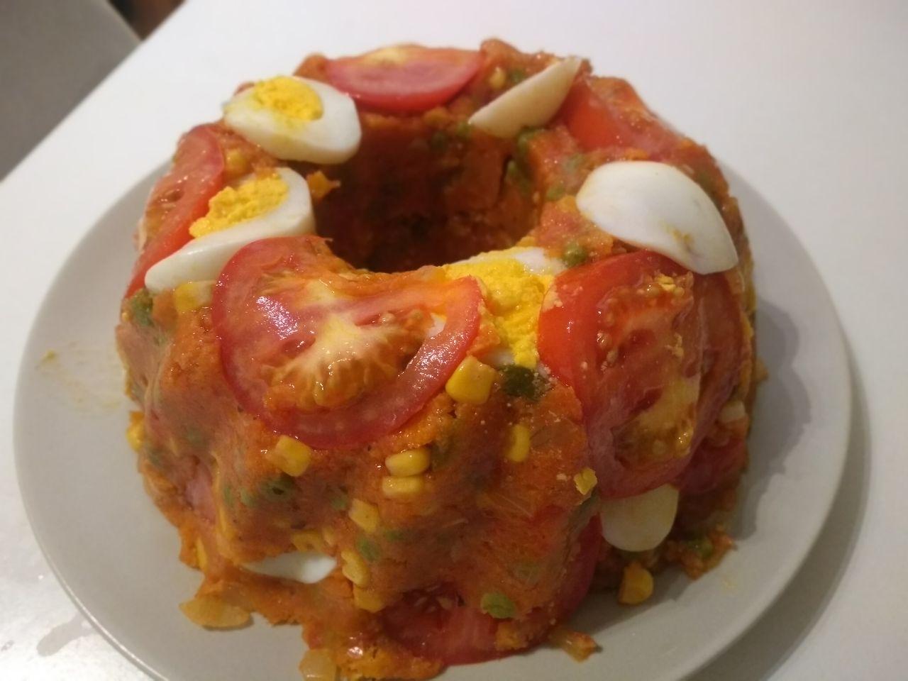 O prato foi criado a partir do cuscuz berbere que foi modificado com influências indígena e de imigrantes europeus, nomeadamente portugueses, espanhóis e italianos.