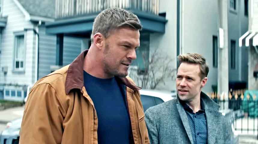 Fisicamente imponente, como o Reacher descrito nos livros, ele rapidamente conquistou os fãs da franquia e se tornou um dos símbolos do novo momento da Amazon no mercado de entretenimento.