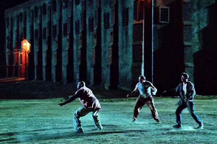 Com um elenco carismático, trama inteligente e ritmo eletrizante, Prison Break ainda conquista quem busca uma boa dose de adrenalina misturada a sentimentos genuínos.