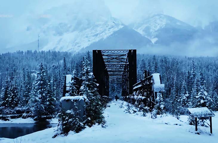 Isso indica que o desenvolvimento da trama deve continuar, com novos episódios e possíveis expansões do universo original.