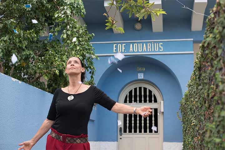 Indicada a prêmios como Globo de Ouro, Bafta e Emmy no transcorrer de sua carreira, Sônia Braga participou de clássicos do cinema nacional e também de novelas que marcaram época. 
