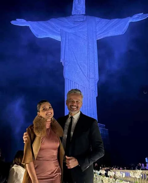 Na vida pessoal, ela também vive uma história admirada pelo público. Desde 2006 é casada com o apresentador Otaviano Costa, com quem forma um dos casais mais carismáticos da televisão brasileira.