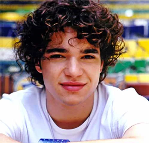 Sua carreira é, dessa forma, um reflexo dessa autenticidade. Sua vida pessoal, por sua vez, revela um homem que prefere ser verdadeiro a ser previsível. Um artista completo, multifacetado - e sempre apaixonado pela liberdade.