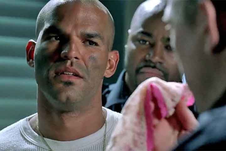 Nas temporadas seguintes, a história se expande para fora dos muros da prisão e mergulha em temas mais amplos, como conspirações políticas, organizações secretas e disputas de poder.