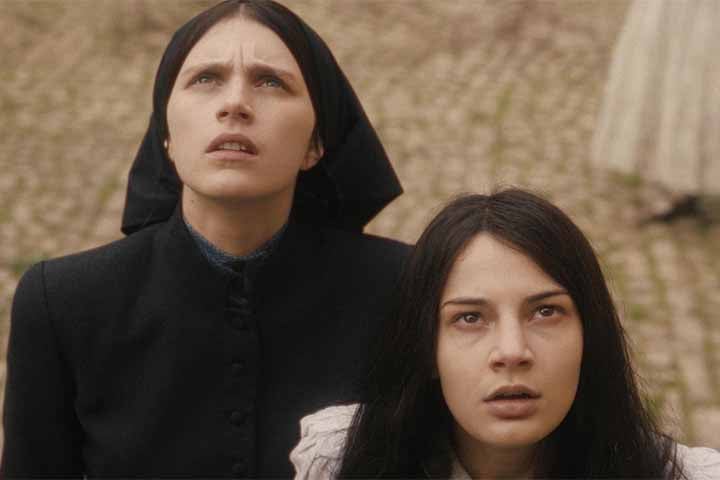 Ela integrou o elenco de “A Primeira Profecia”, um prelúdio (história que antecede a original) do clássico do cinema de terror “A Profecia”.
