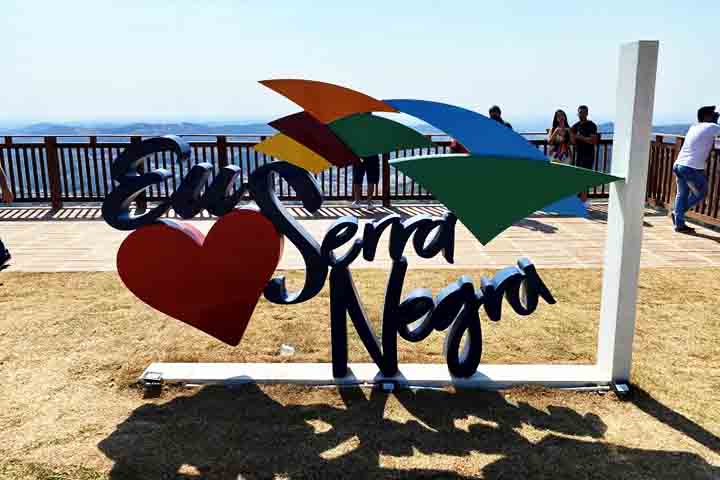 A qualidade terapêutica das águas de Serra Negra é um dos aspectos que mais atrai visitantes para o município.
