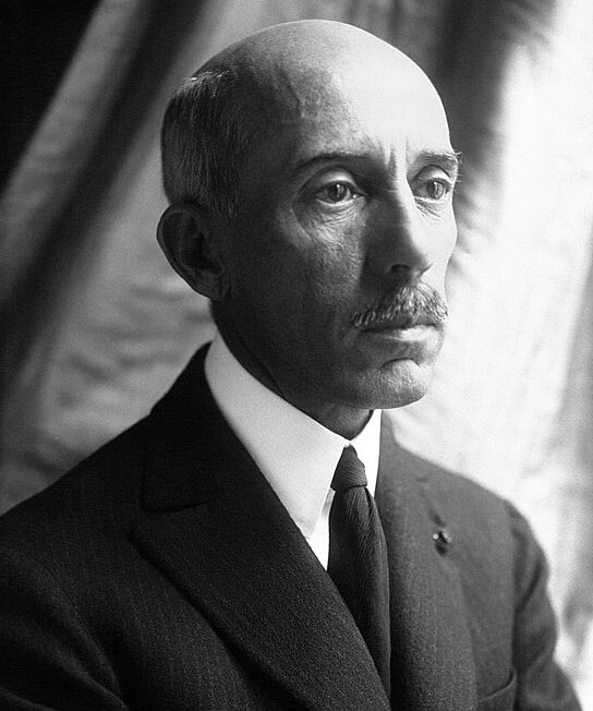 Dumont alertava para a necessidade de construção de campos de pouso militares e de tornar o Brasil tecnologicamente independente. 