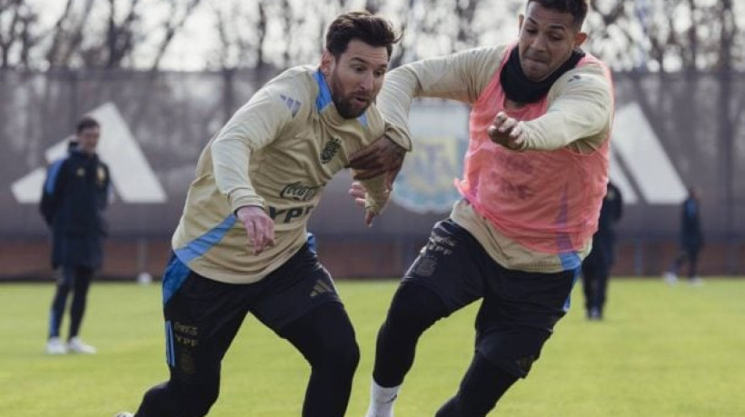 Lionel Scaloni garantiu que o camisa 10 retorna após ficar no banco e entrar no segundo tempo contra o Chile