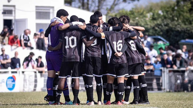 Jogadores do Alvinegro de Porangabuçu concentrados antes da final