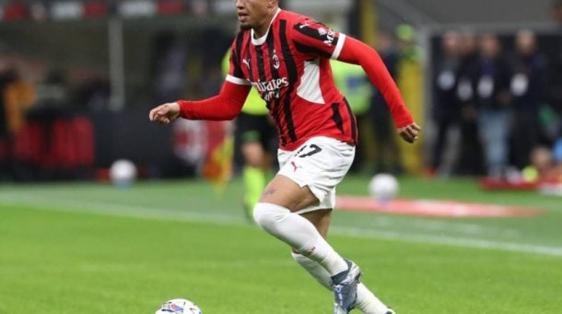 Jogador, de 25 anos, está emprestado ao Napoli até o fim de junho e tem contrato com Rossoneri até a temporada 2028