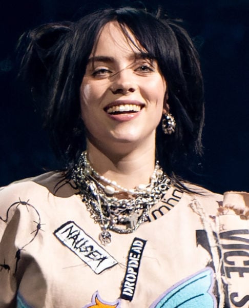 Billie Eilish - A cantora, vencedora do Oscar 2022 pela música de 007 e do Oscar de 2024 pela canção de Barbie, disse que desde os 12 anos é vegana, pois ficou sabendo das práticas das indústrias de carne e não poderia aceitar o sofrimento dos animais. 