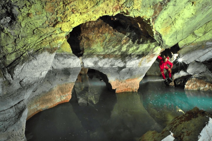 Após coletarem os dados, a equipe calculou que o lago contém 8.335 metros cúbicos de água, o que equivale a cerca de 3,5 piscinas olímpicas!