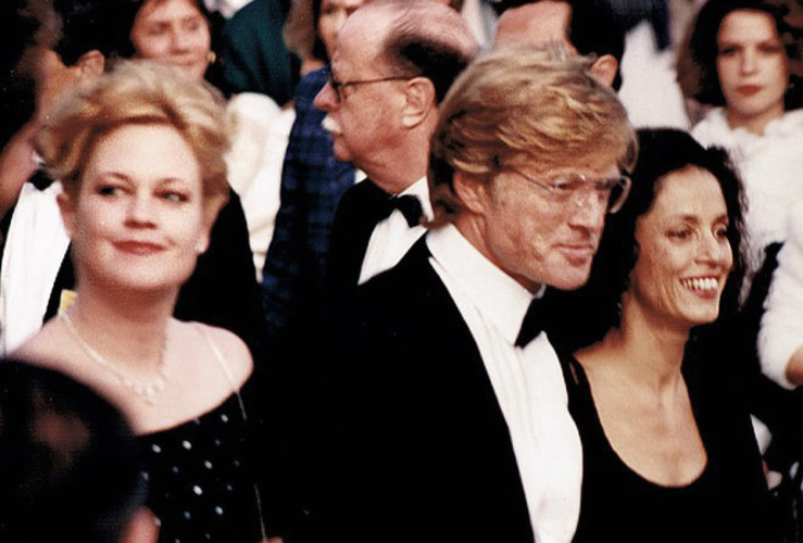 Além do reconhecimento do talento, a atriz também teve repercussão no exterior por romances com astros do cinema. Ela namorou Robert Redford de junho de 1987 a abril de 1988. Na época ele foi com ele ao festival de Cannes (foto), pois ele dirigiu Rebelião em Milagro