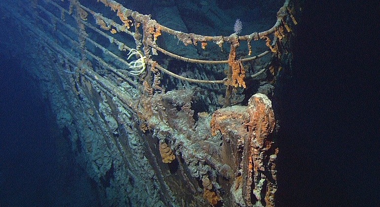 Os destroços do Titanic foram encontrados em 1/9/1985, após várias décadas de buscas. Os restos estão a 3.843 metros de profundidade, a sudoeste da ilha de Terra Nova, no Canadá. 