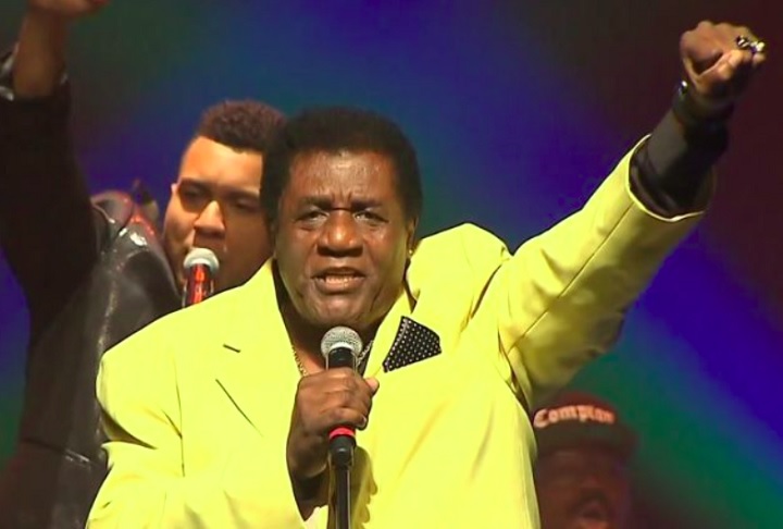 Na mesma hora, foi retirado do local algemado. Anos depois, ele relembrou: Sempre achavam que eu agitava e eu não agitava. Até que um dia falaram: 'vamos mandar esse negão embora'. Aí, me botaram no avião e eu fui embora.