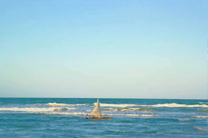 A hospitalidade cearense se materializa nesses espaços, ideais tanto para famílias quanto para quem busca agito ou até mesmo ficar sozinho.
