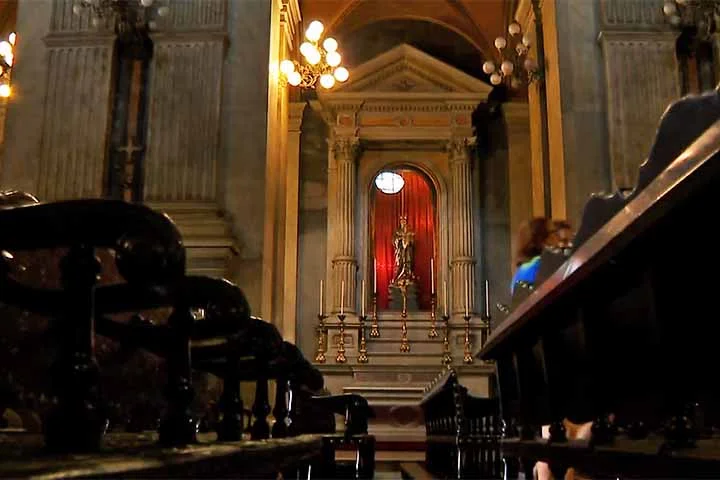 No século 18, a construção da Igreja de Nossa Senhora da Candelária substituiu a capela idealizada pelo casal espanhol no centro da cidade. Inicialmente, a ideia era proceder apenas a uma reforma, mas acabou se decidindo pela construção de um edifício grandioso, algo que demandaria décadas de obras.
