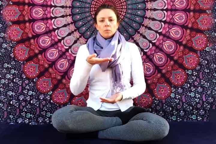 Pessoas que praticam meditação, ioga e terapias holísticas costumam usar mandalas porque elas são consideradas relaxantes.