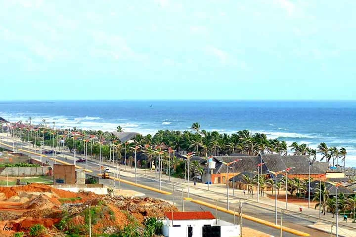 Essa estabilidade climática reduz a pressão sobre a infraestrutura urbana, o que se traduz em um cotidiano mais fluido para moradores e turistas. 