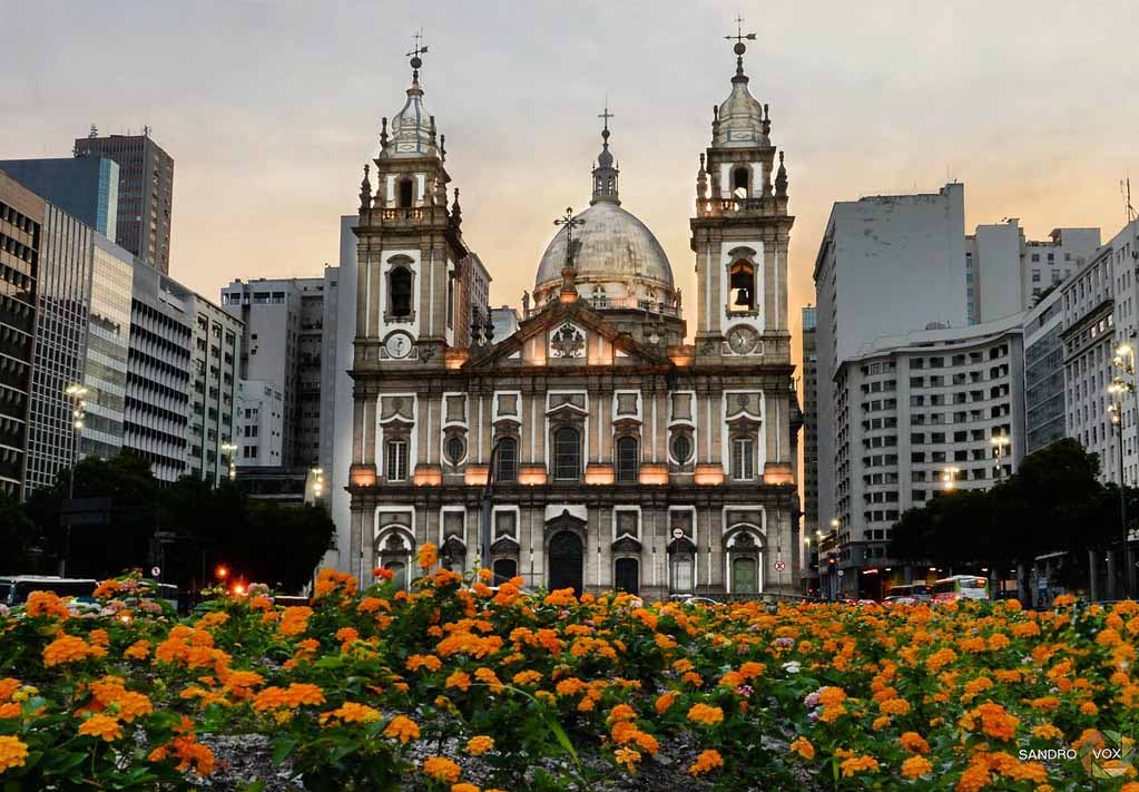 Episódios de grande impacto para a sociedade brasileira tiveram a Candelária como cenário. Isso porque ela está localizada no coração da cidade, no cruzamento das movimentadas avenidas Rio Branco e Presidente Vargas. 

