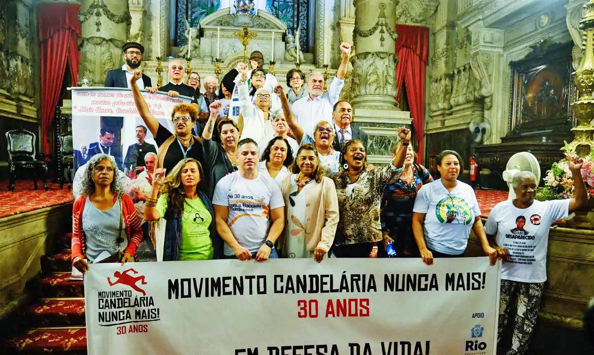 Na noite de 23 de julho de 1993, a igreja foi o centro de um dos episódios mais violentos e trágicos da história da cidade, conhecido como Chacina da Candelária. 
