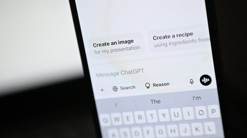 ChatGPT saiu do ar nesta terça-feira, 10, registrando falhas no acesso e interrupções em ferramentas de IA como o Sora, segundo usuários