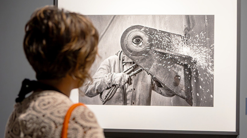 Primeira mostra lançada após a morte de Sebastião Salgado, jornada visual é um convite ao debate sobre as transformações do trabalho e o impacto da tecnologia e da inovação na construção de um futuro mais humano e sustentável