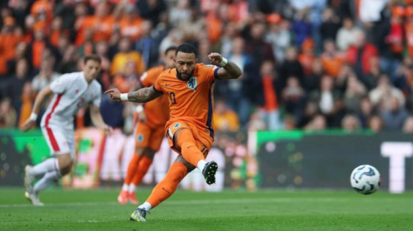 Jogador do Corinthians iguala Van Persie na artilharia da seleção e comanda vitória nesta 4ª rodada do Grupo G
