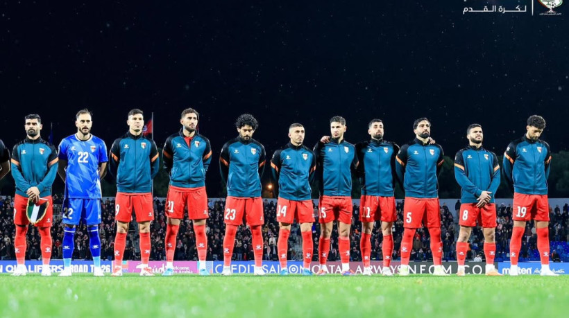 Jogadores palestinos perfilados antes do inicio da partida