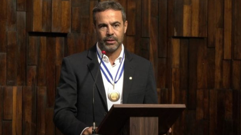 Ex-técnico do Botafogo foi homenageado com maior honraria da Assembleia Legislativa do Estado do Rio de Janeiro